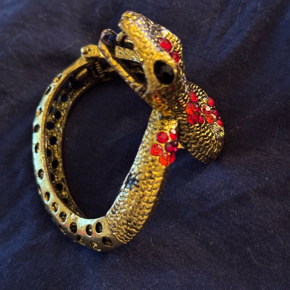 VTG Gold Snake Bracelet with Red Crystals - Picture 4 of 9